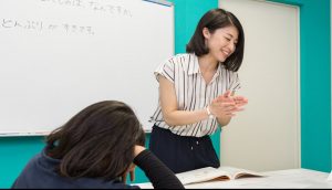 anna-tanaka-田中-杏奈-teacher-teaching-japanese-to-kids